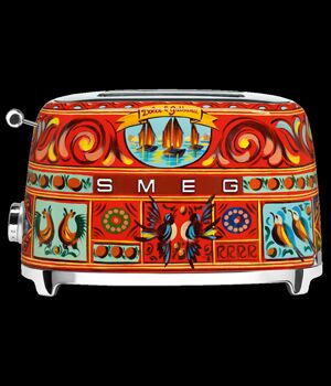 Вкусный и полезный завтрак с тостером от SMEG Вкусный и полезный завтрак с тостером от SMEG