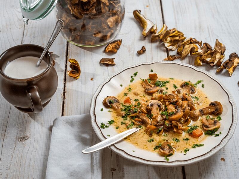 Ароматный суп с сушеными лесными грибами Ароматный суп с сушеными лесными грибами