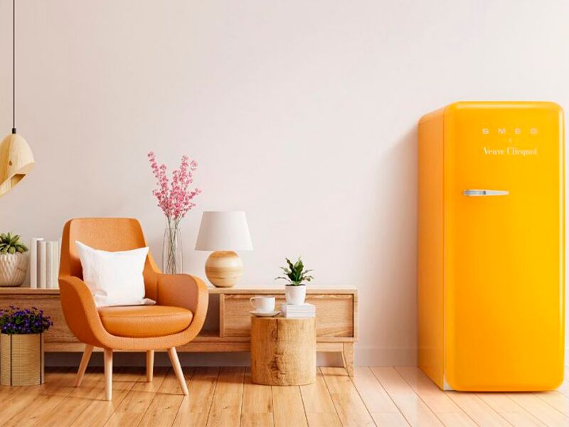 Сотрудничество SMEG и дома Veuve Clicquot (Мадам Клико) Сотрудничество SMEG и дома Veuve Clicquot