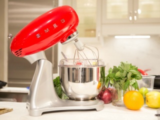 Блокировка вращения при поднятой смесительной головке в миксерах Smeg